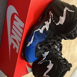 Boys play sneakers size 5/5 $17 piece Nike Jordan sneakers